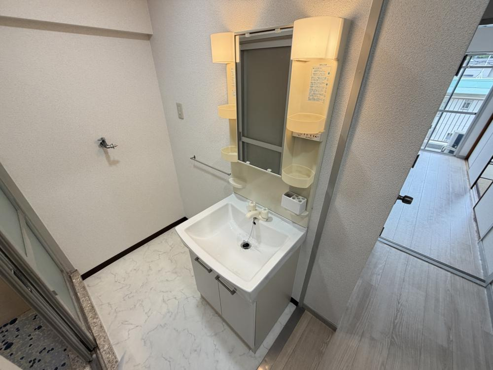 芦屋市朝日ケ丘町の賃貸マンションの洗面所