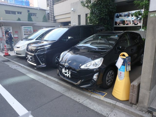 フォートレス文京の駐車場