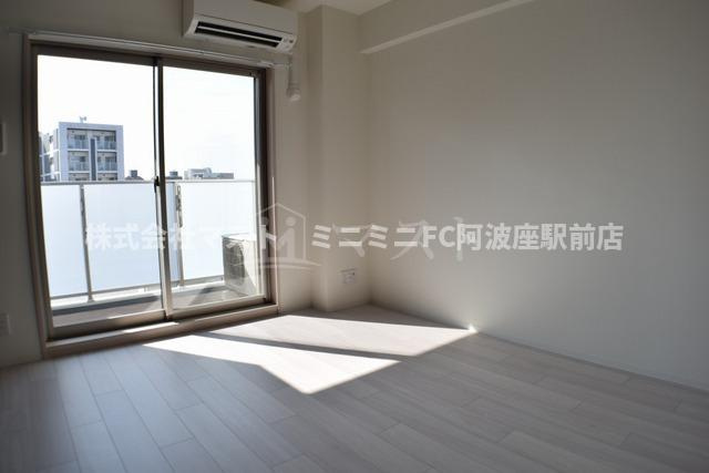 大阪市西区本田１丁目の賃貸マンションの内装|フロアーによってカラーが異なります。