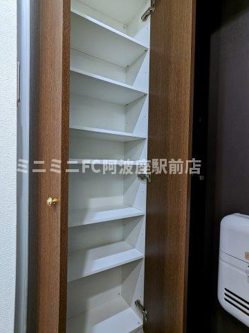 大阪市西区土佐堀１丁目の賃貸マンションの収納