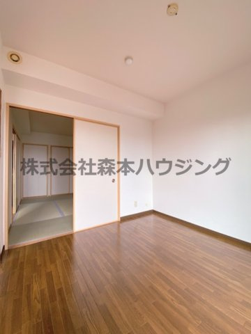 【洋室】 | 　ブランカ・ベルヴィル | 使い勝手のいい洋室です