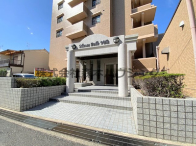 【エントランス】 | 　ブランカ・ベルヴィル | 落ち着いたエントランスです