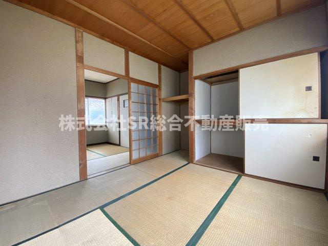 額田町中古テラスハウスの寝室|窓が多く採光がバッチリです♪寝室にいかがでしょうか