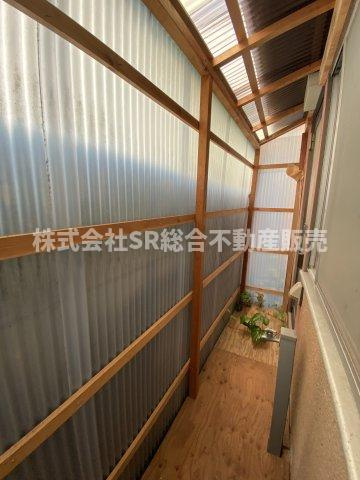 額田町中古テラスハウスの内装|勝手口を開けると物干しスペースがあります
