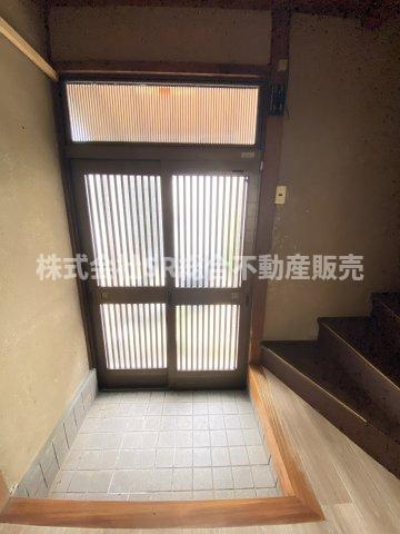 額田町中古テラスハウスの玄関|明るい玄関です