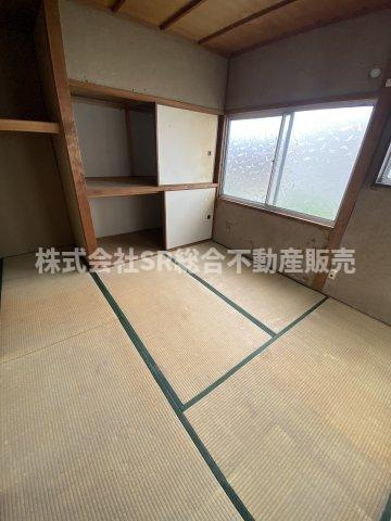 額田町中古テラスハウスの寝室|広くて明るい寝室