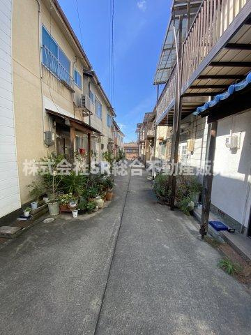 額田町中古テラスハウスの前面道路含む現地写真|前面道路含む現地写真です