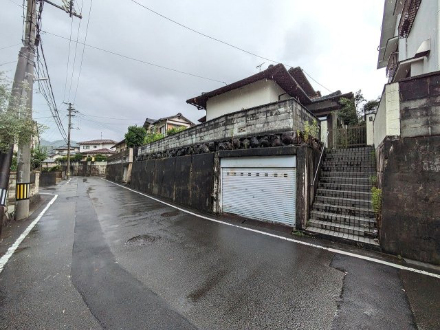 砥部町宮内土地の前面道路含む現地写真