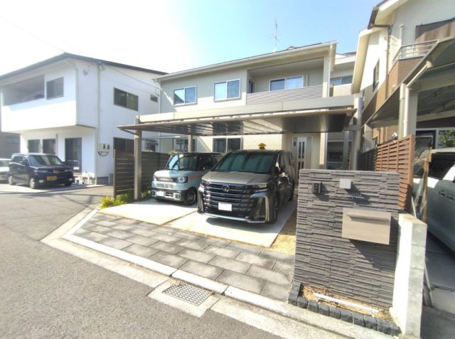 松山市和泉北４丁目の中古一戸建の駐車場|駐車場があります