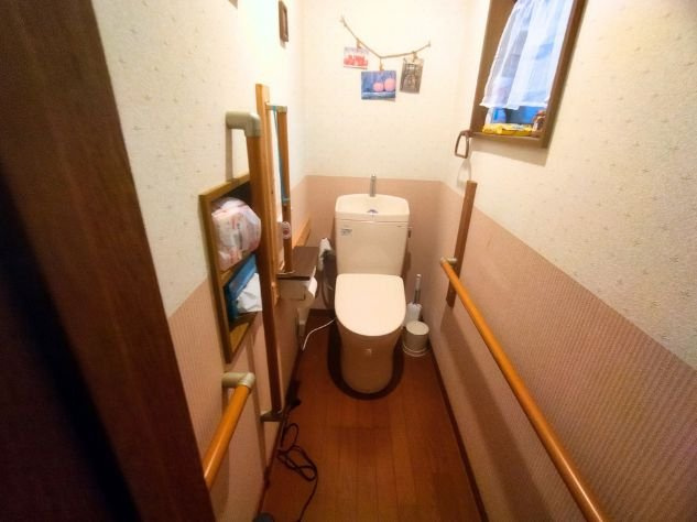 古川南1丁目戸建てのトイレ|ゆったりとした空間のトイレです