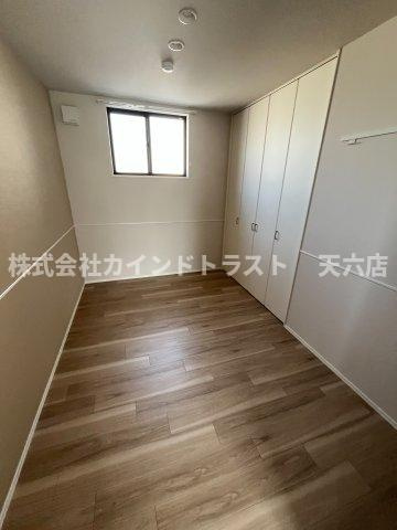 内代レジデンスノースの内装|こちらのリビングで趣味の時間をお楽しみください