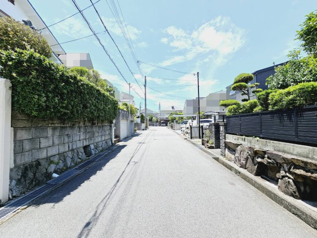 菅の台３丁目土地の前面道路含む現地写真|■北側道路幅員約6.0m公道に間口約10.7m接面