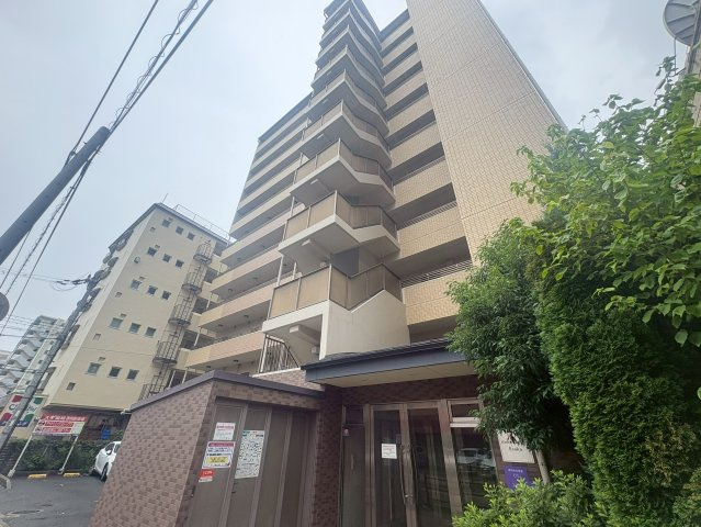 モノロカーレ江坂の外観