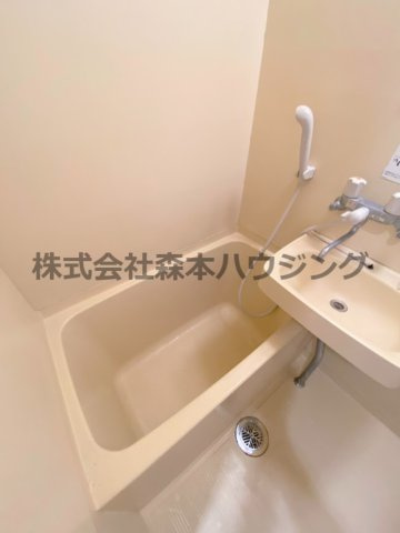 【浴室】 | 　シャンブルⅡ | ゆったり過ごせるお風呂です