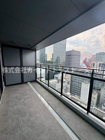 梅田ガーデンレジデンスのバルコニー|開放的で明るい空間を演出してくれるバルコニーです