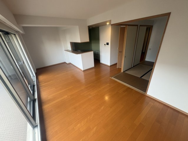 吹田市江の木町の賃貸マンションの居間・リビング