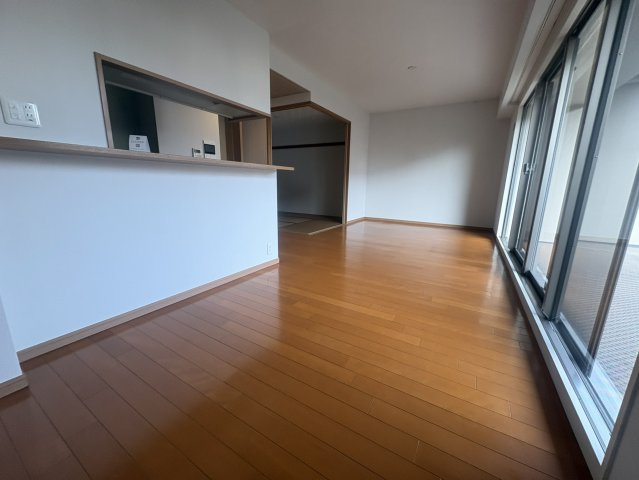吹田市江の木町の賃貸マンションの居間・リビング