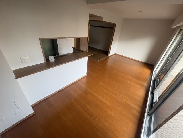 吹田市江の木町の賃貸マンションの居間・リビング