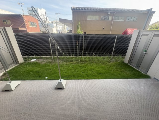 吹田市江の木町の賃貸マンションの庭