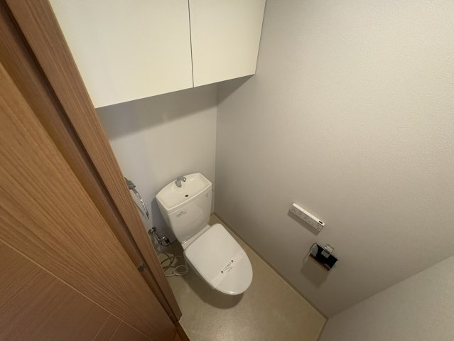 吹田市江の木町の賃貸マンションのトイレ