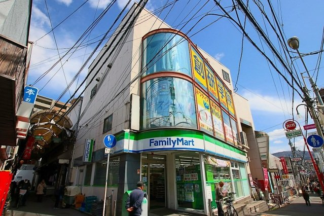 Present Well D-roomの周辺|ファミリーマート近鉄河内花園駅店(コンビニ)まで537m