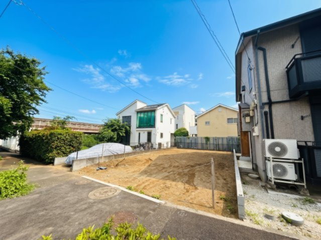 【外観】 | 【仲介手数料２２０万円が無料！】■南道路■多摩川の開放的な景色 | 決算キャンペーン中！
家計応援サービスの限界に挑戦中！
詳細は「諸費用」欄をご確認下さい！
■５ＬＤＫ＋車庫２台（車種による）
■南道路
■多摩川の眺望
■ＺＥＨ水準
■モデルハウス見学可
