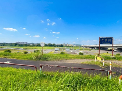 【周辺】 | 【仲介手数料２２０万円が無料！】■南道路■多摩川の開放的な景色 | 決算キャンペーン中！
家計応援サービスの限界に挑戦中！
詳細は「諸費用」欄をご確認下さい！
■５ＬＤＫ＋車庫２台（車種による）
■南道路
■多摩川の眺望
■ＺＥＨ水準
■モデルハウス見学可