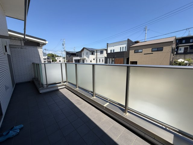 豊橋市向草間字向郷のバルコニー|日当たりの良いバルコニーは、お布団や洗濯物もゆったり干すことができます！