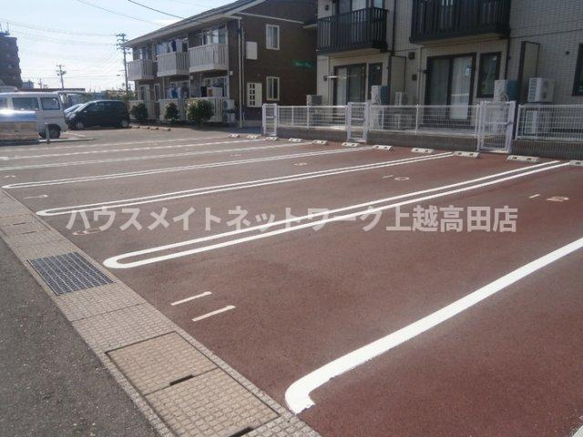 バムセプレイス Ⅱの駐車場|駐車場