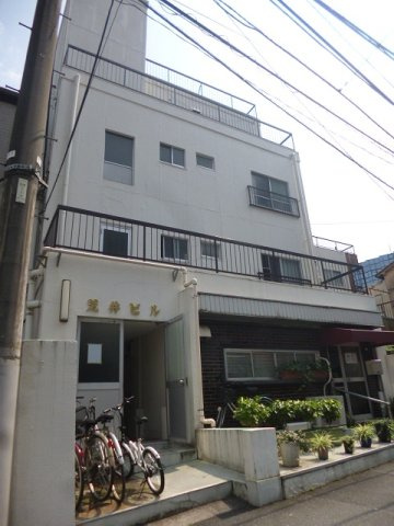 荒川ビルの外観