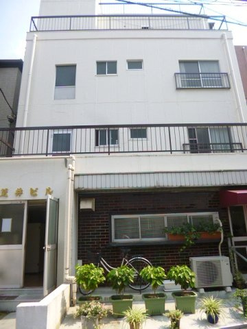 荒川ビルの外観