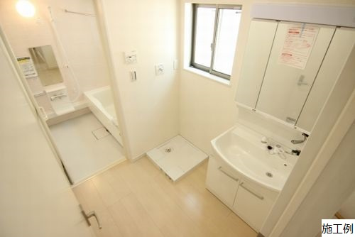 秦野市渋沢新築戸建て　5号棟の独立洗面台|朝の支度にも助かる、独立の洗髪洗面化粧台