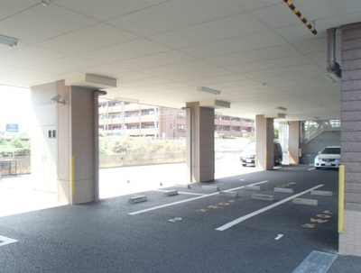 ★敷地内駐車場★（空き状況・使用料等詳細はご確認下さい）