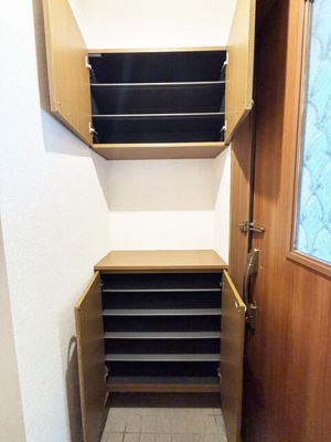 玄関の下駄箱収納