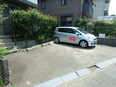 駐車場２台付無料（１台は小型車限定です）空き要確認