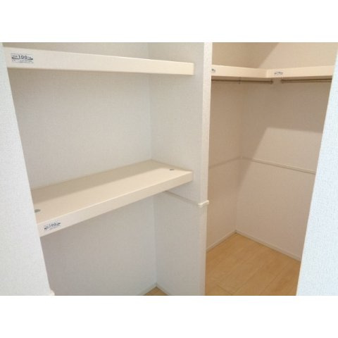羽島郡岐南町伏屋７丁目のアパートの収納
