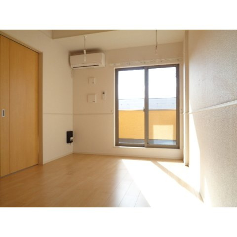 羽島郡岐南町伏屋７丁目のアパートの居間・リビング