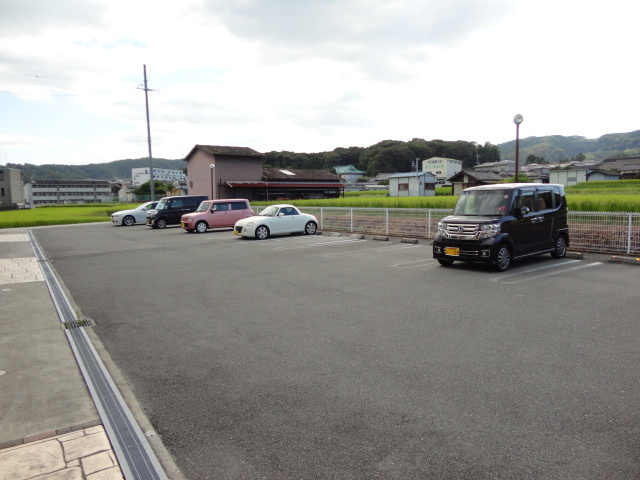 サンリット　ヴィラＢの駐車場