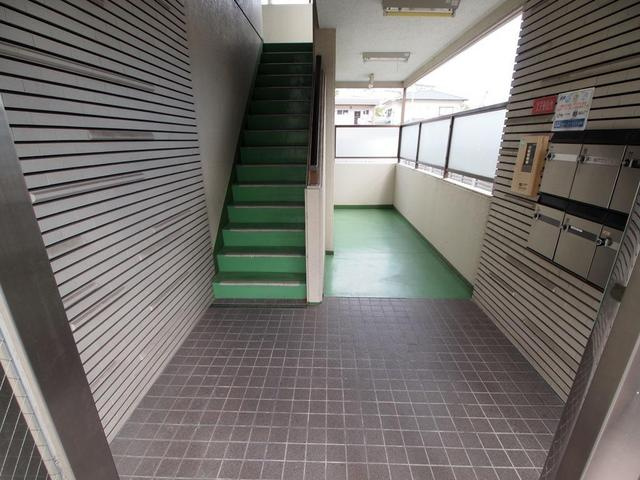 片岡台マンションのエントランス