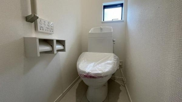 八幡 川口東扇 10番　A号棟　新築 一戸建てのトイレ