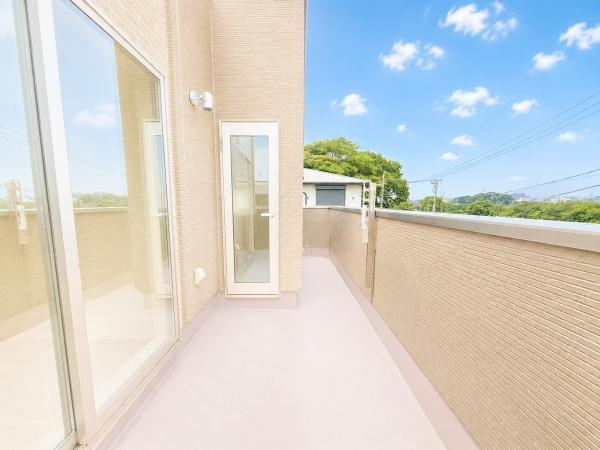 横浜市泉区和泉中央北５丁目の新築一戸建のバルコニー|陽当り良好のバルコニー！
風通しもよく気持ちいいです