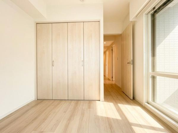 クレッセント用賀の洋室|心地よい風が気持ちの良い居室　リッチな空気は、広々とした居室の特権です。
