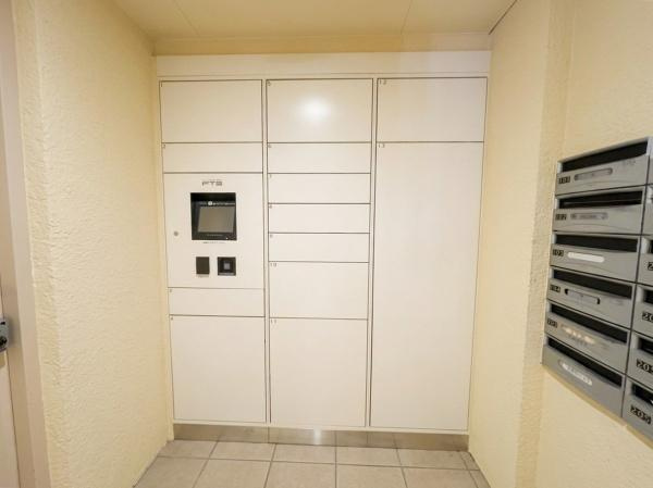 クレッセント用賀のその他共用部分|宅配ボックスもございますので不在時でも安心です