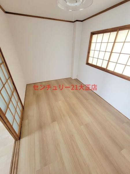 上林マンションの洋室