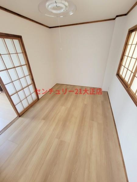 上林マンションの洋室