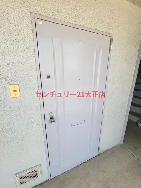 上林マンションの玄関