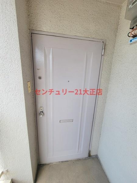 上林マンションの玄関