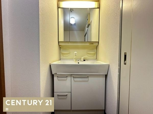 ライオンズマンションリバーサイド布施屋の独立洗面台