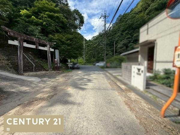 かつらぎ町広口　中古戸建の前面道路含む現地写真