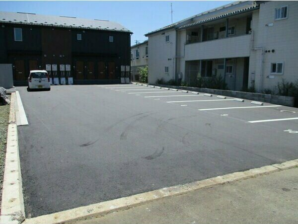 RⅢ(アールスリー)の駐車場